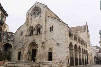 Viaggio a Bitonto Vecchia, l� dove � in atto la ''guerra'' tra cultura e violenza